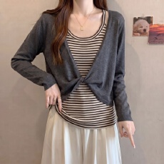 批发实拍~大<b class='q'>春</b>秋新款假两件套针织衫女微胖条纹拼接挂脖交叉扭结上衣