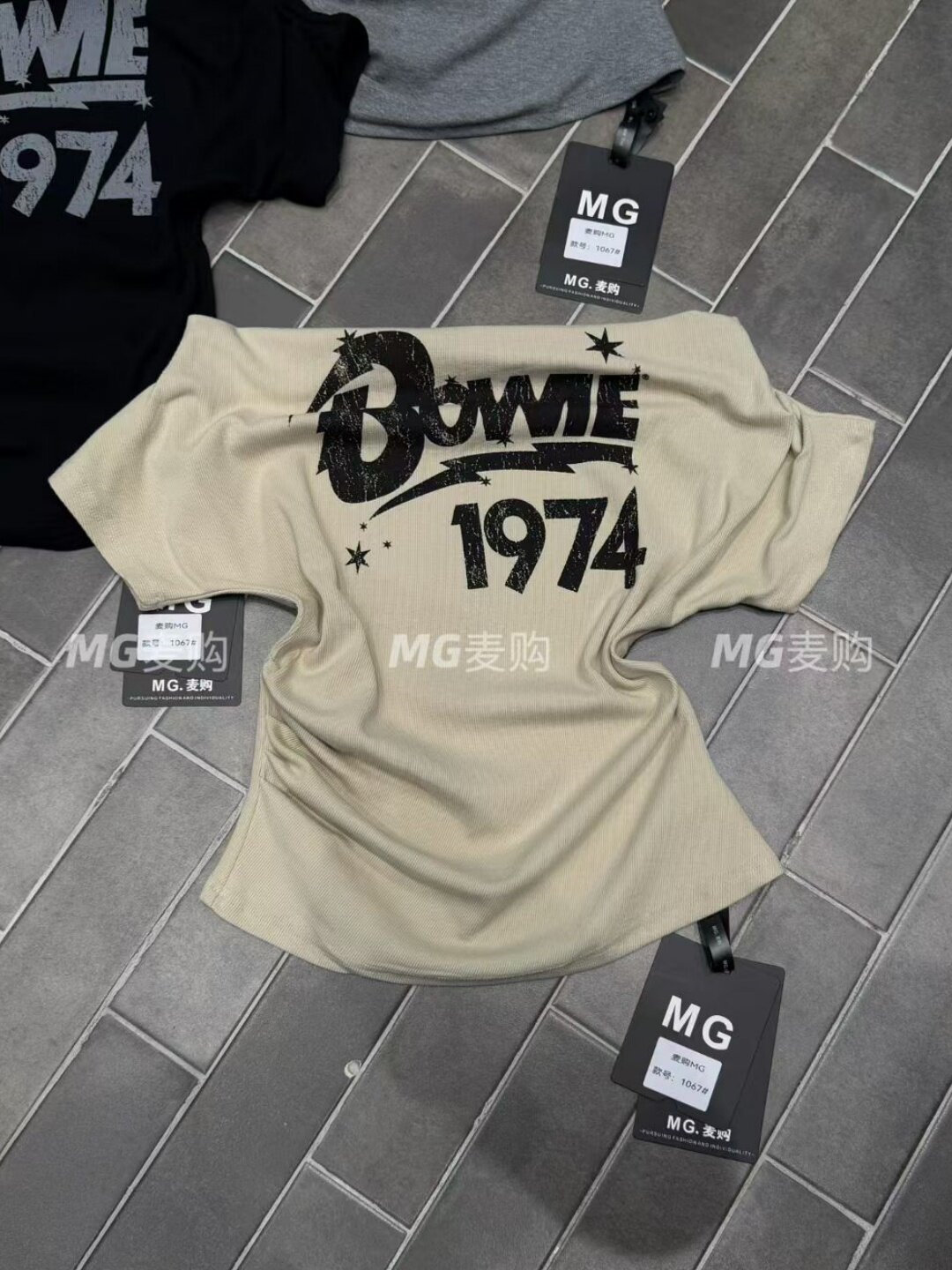 mg 밀 구매 2026 여름 새로운 품격 핫걸 순수한 욕망 바람 오프숄더 알파벳 프린트 쇼트 스타일 티셔츠 여성 셔츠