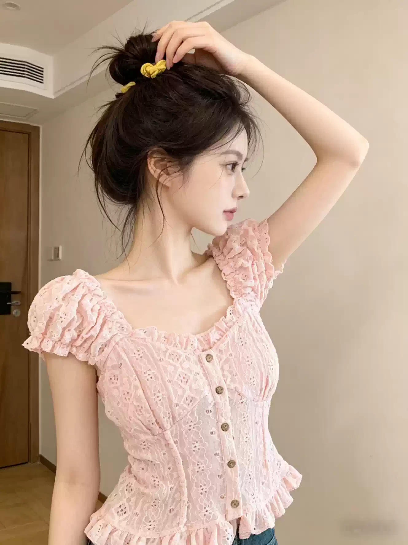 여름 프랑스식 레이스 거품 소매 셔츠 여성용 짧은 소매 광장 리더쉽 단추 몸매 가꾸기 출퇴근 바람 허리 수축 다용도 맨위