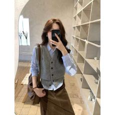 批发2026年早<b class='q'>春</b>新款韩式学院风针织马甲女开衫刺绣背心叠穿百搭