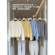 批发镂空麻花<b class='q'>针织</b>开衫女秋季韩系圆领短款毛衣外套温柔风软糯外搭<b class='q'>上衣</b>