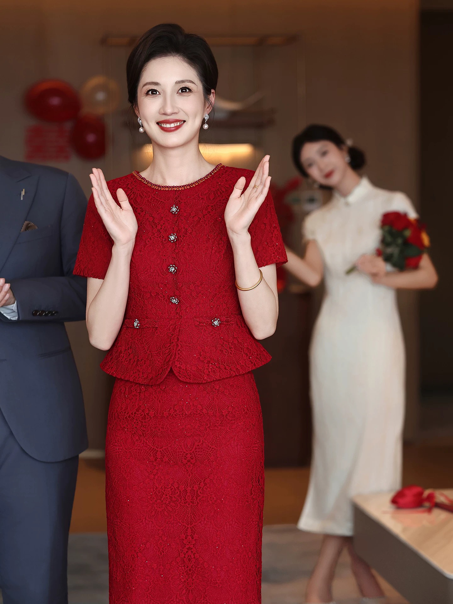 고급 안녕하세요. 시어머니 결혼 연회 로드 중 치파오 작은 키 영 엄마 결혼식 예복 고귀한 럭셔리 외국 가스 시어머니