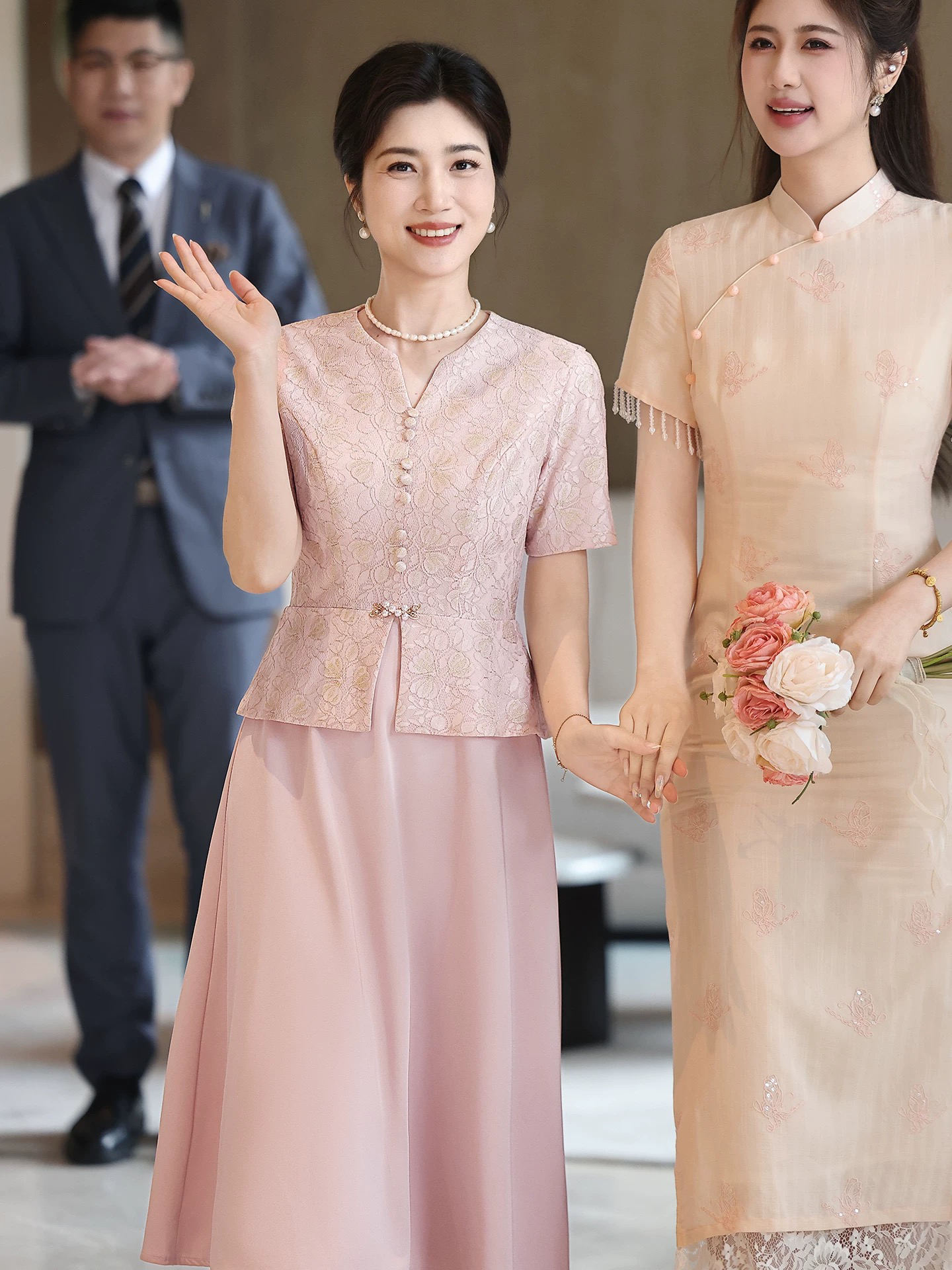핑크색 고급 안녕하세요. 시어머니 결혼 연회 로드 중 치파오 영 결혼 여자 엄마 결혼식 예복 보통 웨어러블 고급