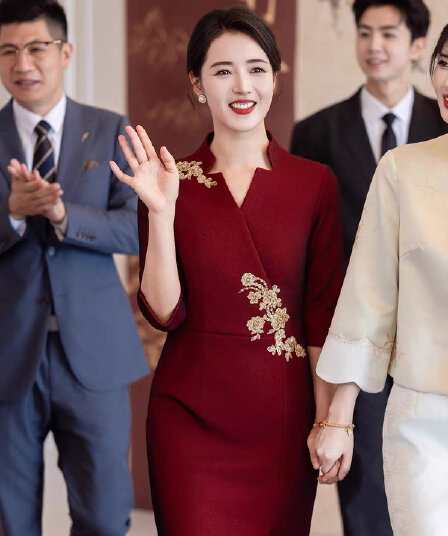 안녕하세요. 시어머니 결혼식 서비스 2026 새로운 빨간색 영 어머니 드레스 결혼 새로운 중식 치파오 가을 겨울