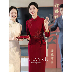 批发新中式<b class='q'>妈妈</b>婚宴礼服2026新款红色结婚喜婆婆婚宴高贵年轻订婚旗袍