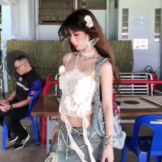 批发吊带背心女纯欲风新款辣妹性感网纱花朵修身显瘦<b class='q'>上衣</b>自家工厂