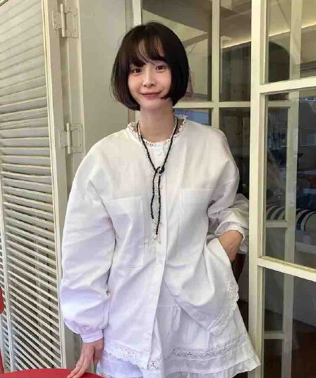 있음 선적 한 부서 감기 센스 순수한 흰색 패치워크 레이스 긴팔 셔츠 반신 치마 세트
