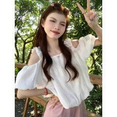 批发白色短款一字肩吊带上衣女夏法式娃娃衫泡泡袖露肩搭配山本裤衬衫