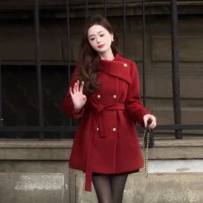 批发多巴胺红色跨年百搭收腰衣服女春秋新款围脖领大衣显瘦<b class='q'>外套</b>设计感