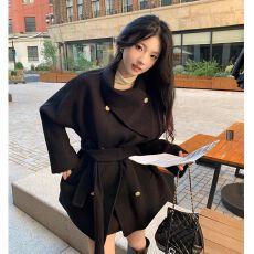 批发黑色赫本风短款毛呢斗篷大衣女秋冬季加厚2025新款高级感呢子<b class='q'>外套</b>