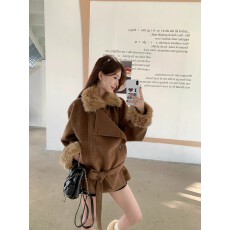 批发韩系高级感气质咖色毛绒拼接加厚外套女冬季<b class='q'>新款</b>百搭显瘦毛呢大衣