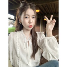 批发白色蕾丝花边绑带v领长袖衬衫女春季宽松<b class='q'>通勤</b>衬衣超好看甜美上衣