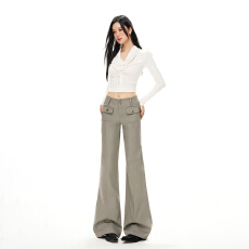 批发实拍25年秋冬新款高街立体口袋<b class='q'>设计</b>街头机能直筒显瘦微喇休闲裤女