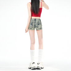 批发实拍辣妹日常｜时髦单品｜甜酷反差 自带皮带千禧感 高质牛仔短裤