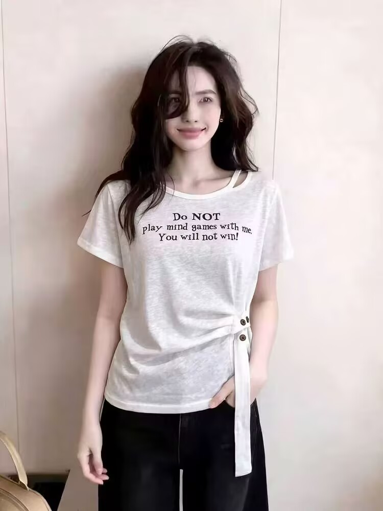실사 여름 달콤한 핫걸 디자인 센스 불규칙 홀로우 아웃 배색 알파벳 프린트 반팔 티셔츠 여성 몸매 가꾸기 맨위