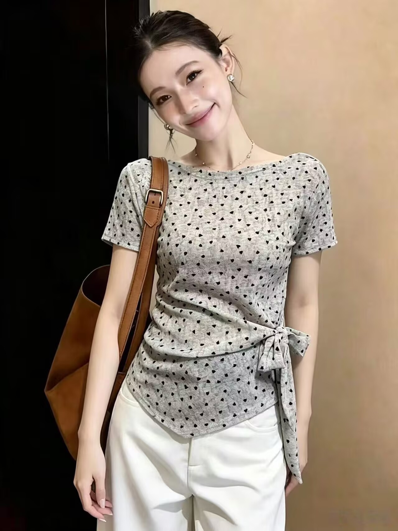 실사 여름 자이언트 잘 생긴 레트로 도트 무늬 레이스업 반팔 티셔츠 여성 배색 긍정적 인 어깨 꼬집기 허리 몸매 가꾸기 슬림해 보이는 맨위