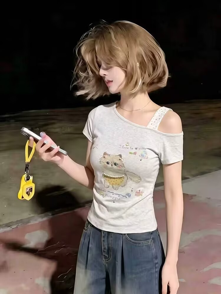 실사 여름 달콤한 핫걸 불규칙 비스듬한 칼라 오프숄더 반팔 티셔츠 여성 주름 꼬집기 허리 슬림해 보이는 쇼트 스타일 맨위