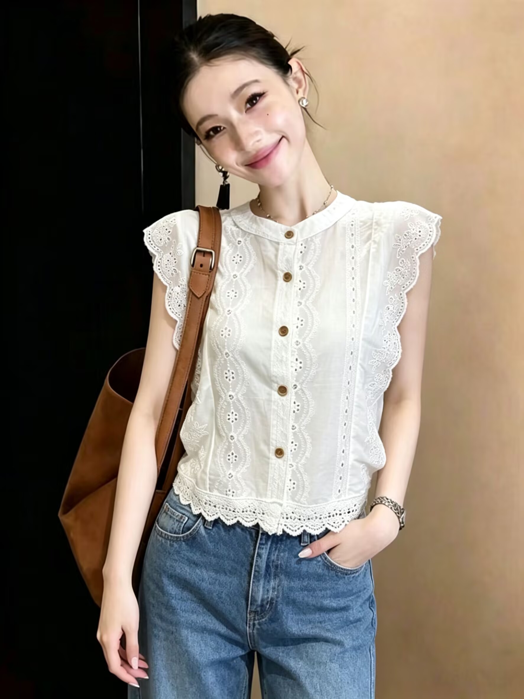 실사 프랑스식 레이스 홀로우 아웃 화이트 작은 날다 소매 여성 셔츠 여름 2026 새로운 품격 작은 셔츠 민소매 맨위