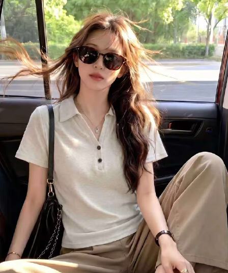 실사 여름 POLO 칼라 긍정적 인 어깨 반팔 티셔츠 여성 몸매 가꾸기 쇼트 스타일 작은 셔츠 디자인 센스 순수한 욕망 바람 맨위
