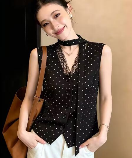 실사 고급 센스 패치워크 레이스 V넥 민소매 조끼 여자 2026 새로운 여름 루즈핏 슬림해 보이는 쇼트 스타일 맨위