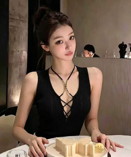 실사 행침 목 조끼 여성 여름 새로운 니트 스트랩 몸매 가꾸기 슬림해 보이는 섹시함 핫걸 외출용 쇼트 스타일 맨위