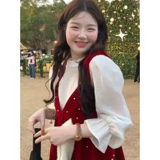 批发小个子减龄气质辣妹红色<b class='q'>吊带</b><b class='q'>打底衫</b>女2026早春新款洋气上衣两件套