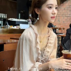 批发法式蕾丝拼接V领衬衫女春季新款设计感时尚洋气独特超好看上衣