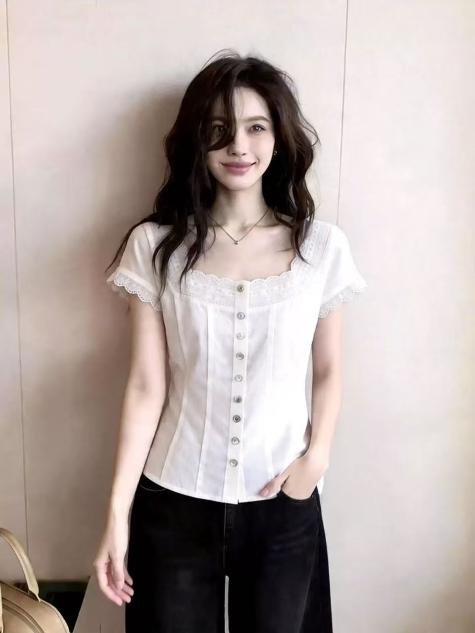 한 부서 달콤한 스타일 레이스 레이스 품격 반팔 여성 셔츠 2026 여름 새로운 허리 수축 출퇴근 다용도 맨위