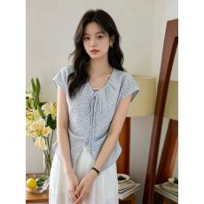 批发韩系巨好看的浅蓝色波点掐腰上衣女<b class='q'>夏</b>季新款短袖小衫设计感小众