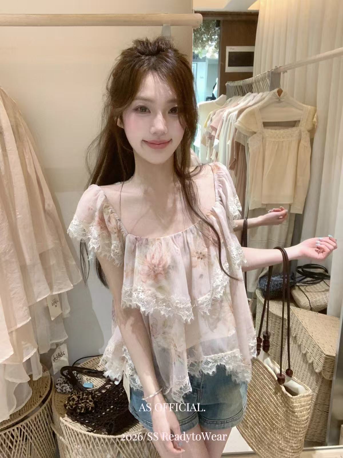2026 여름 새로운 분위기 팔레트 낭만주의 프린트 레이스 Feifei 소매 작은 셔츠
