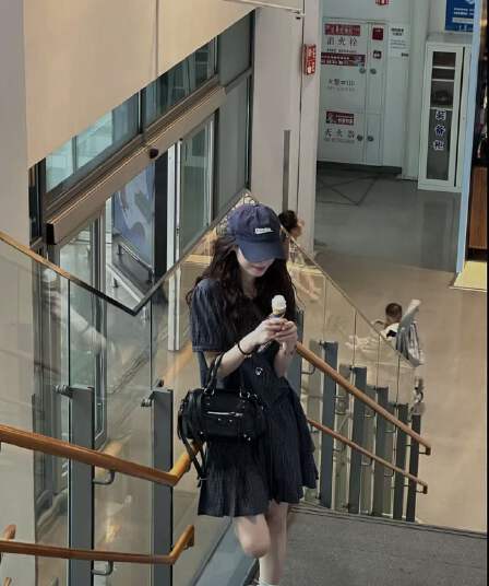 2026 새로운 바다 바람 불어 오는 중 주름 ~ 중 블루 레트로 느긋한 디자인 센스 작은 대중 드레스