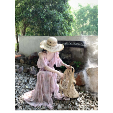 批发粉色碎花连衣裙夏女2025<b class='q'>新款</b>茶歇法式高级感不规则荷叶边雪纺长裙