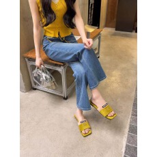 批发平底沙滩小凉拖外穿仙女2026<b class='q'>春</b>夏新款方头一字凉拖