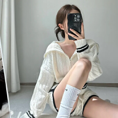 批发韩国chic秋冬减龄时尚简约大翻领撞色上衣毛衣针织短裤套装两件套