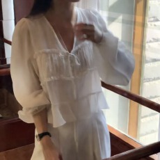 批发<b class='q'>韩版</b>chic百搭纯色<b class='q'>雪纺衫</b>荷叶木耳拿褶V领绑带衬衫