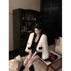 批发kubiliv白色小香经典版型冬日尤物 双面狐狸毛撞色<b class='q'>皮草</b><b class='q'>外套</b>女短款