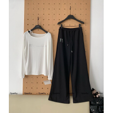 批发wang字母重工烫钻斜肩长袖T恤+裤子女宽松显瘦设计感套<b class='q'>装</b>