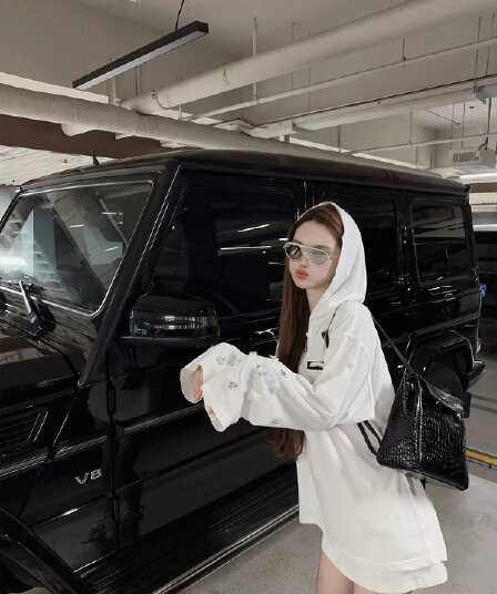 디자인 센스 꽃 비즈 박기 후드 티셔츠 여성 26 가을 ins 느긋한 바람 외국 가스 루즈핏 질감 긴팔 맨위