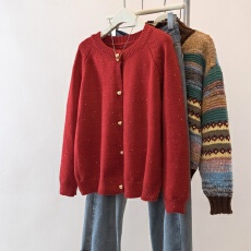 批发实拍亮金金新年红色圆领针织开衫<b class='q'>秋</b>冬新款显瘦百搭小金扣毛衣上衣
