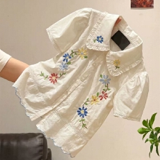 批发法式别致绝美娃娃领碎花<b class='q'>刺绣</b><b class='q'>衬衫</b>女2026夏季款甜美泡泡袖短款上衣