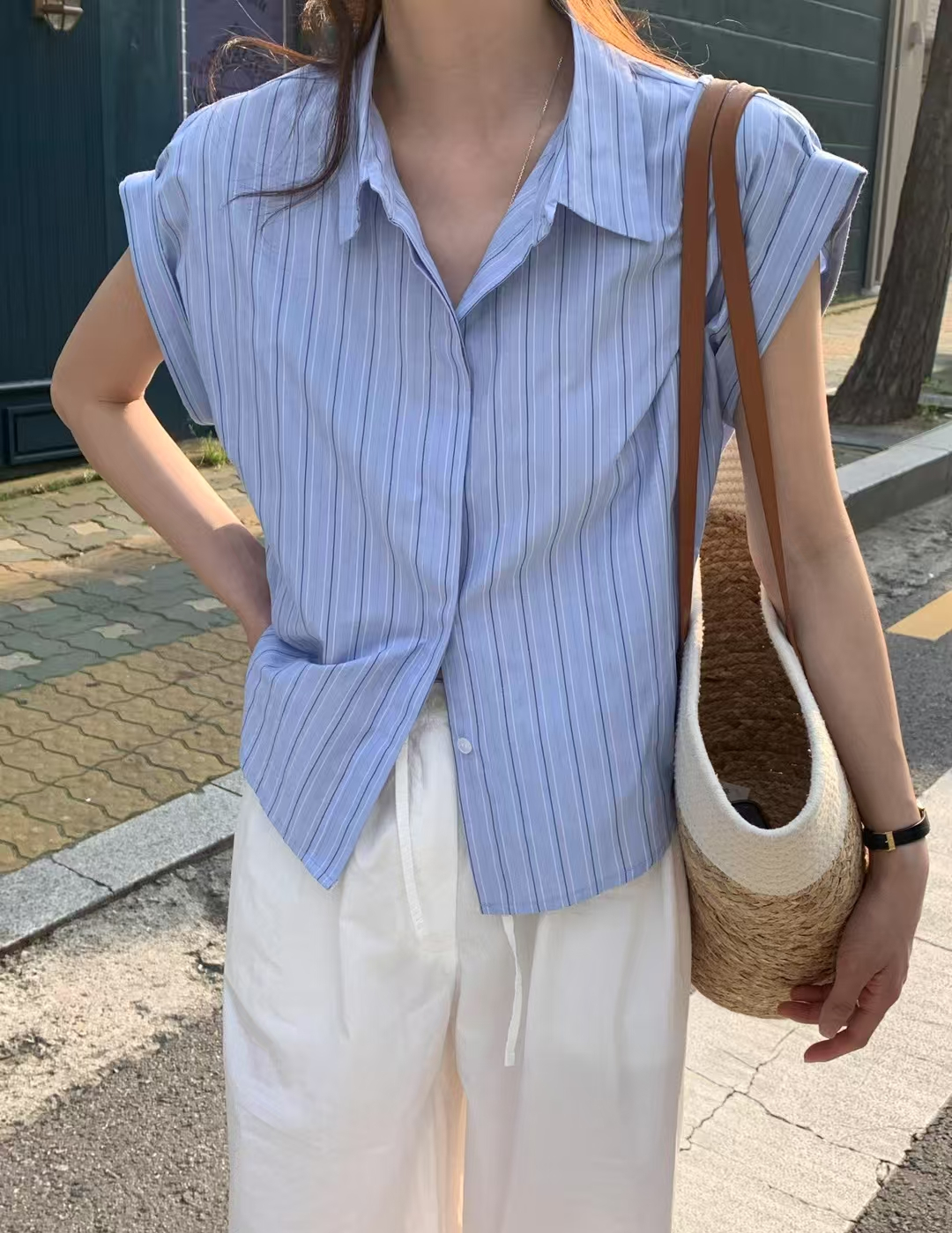 ins 레트로 느긋한 바람 품격 폴로 칼라 더블 문패 스트라이프 볼륨 측면 Feifei 소매 셔츠 맨위 삼색