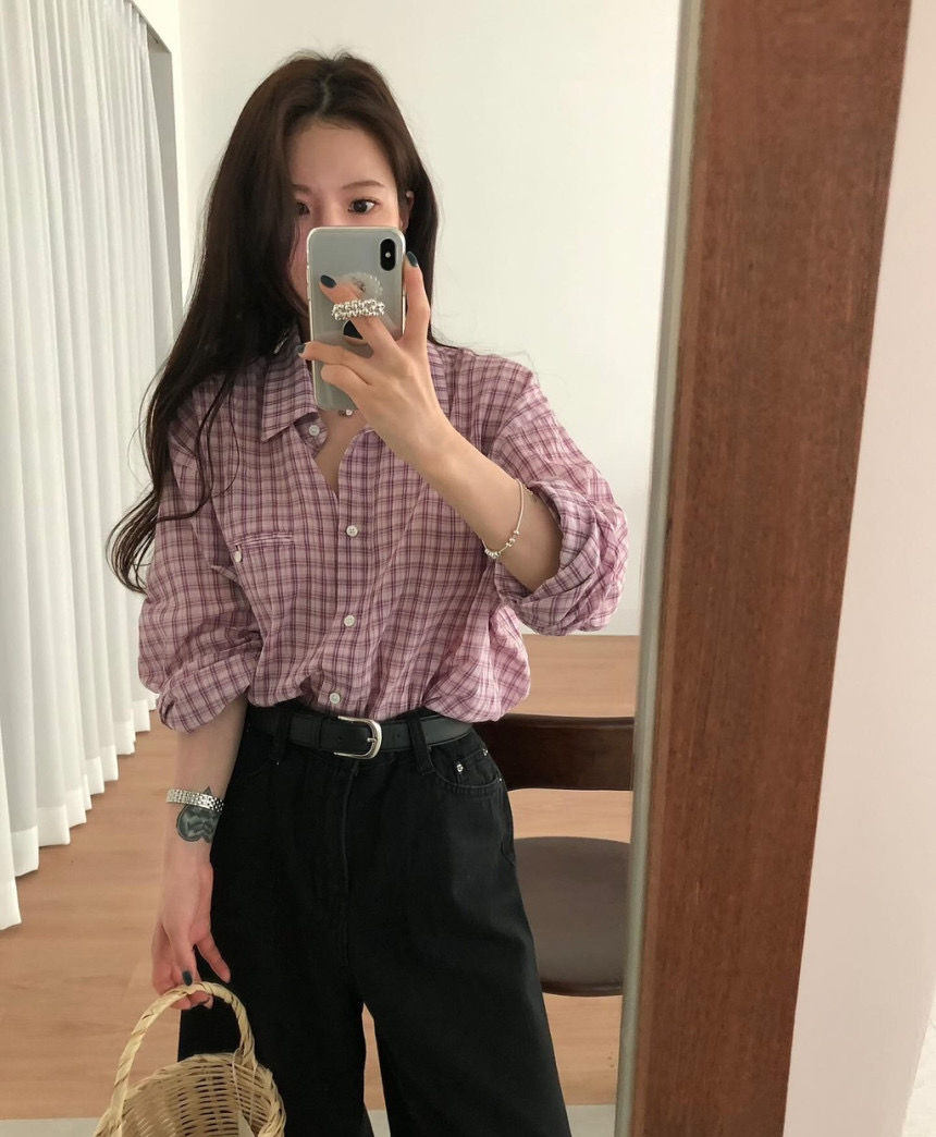 있음 선적 레트로 느긋한 바람 품격 폴로 칼라 싱글 주머니 디자인 루즈핏 슬림해 보이는 체크무늬 긴팔 셔츠 둘 색상