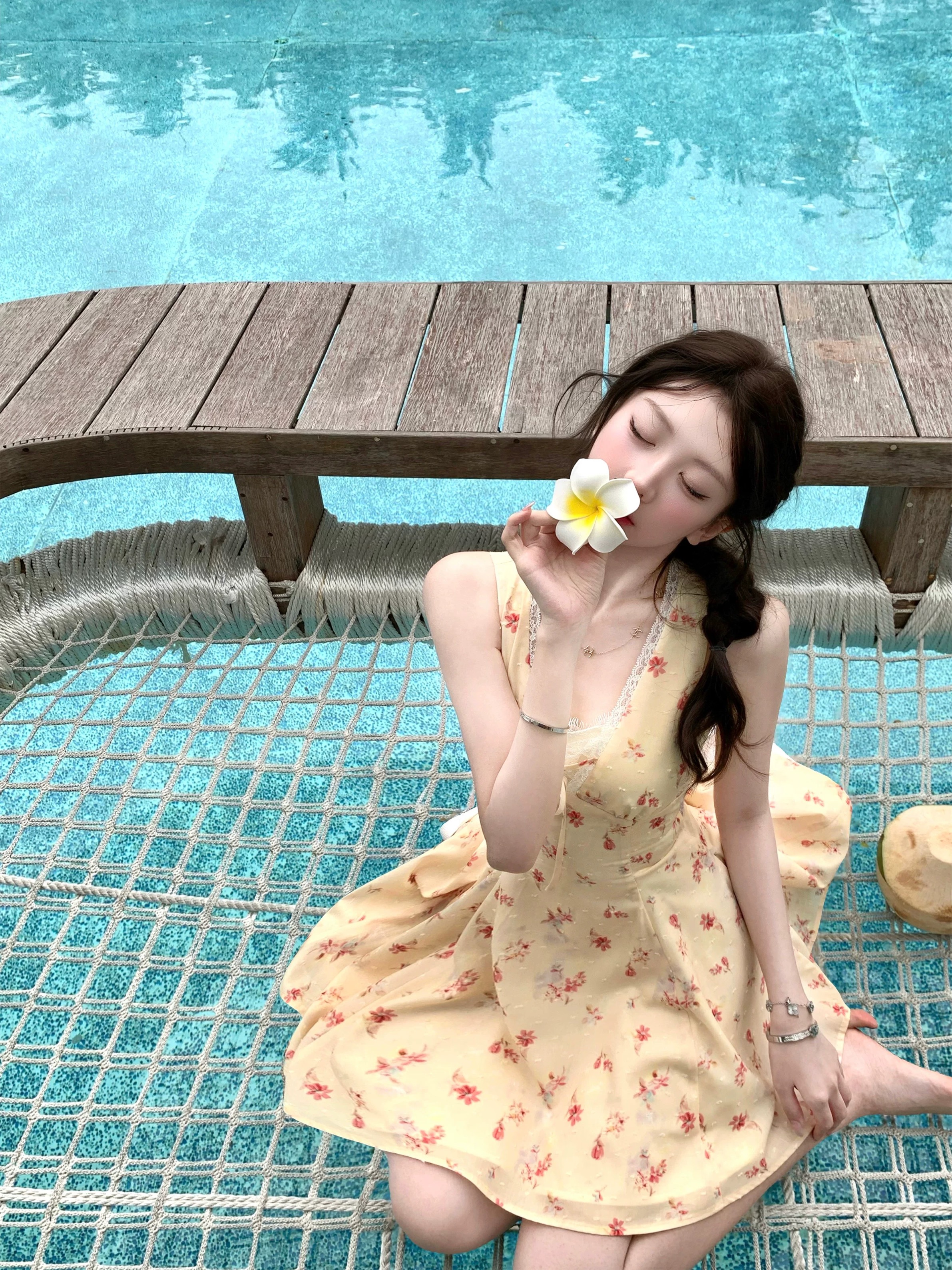 q 여자 집 3 23 꽃 노래 꿀 봄날 소녀 레이스업 레이스 레이스 황색 꽃무늬 우산 진자 드레스