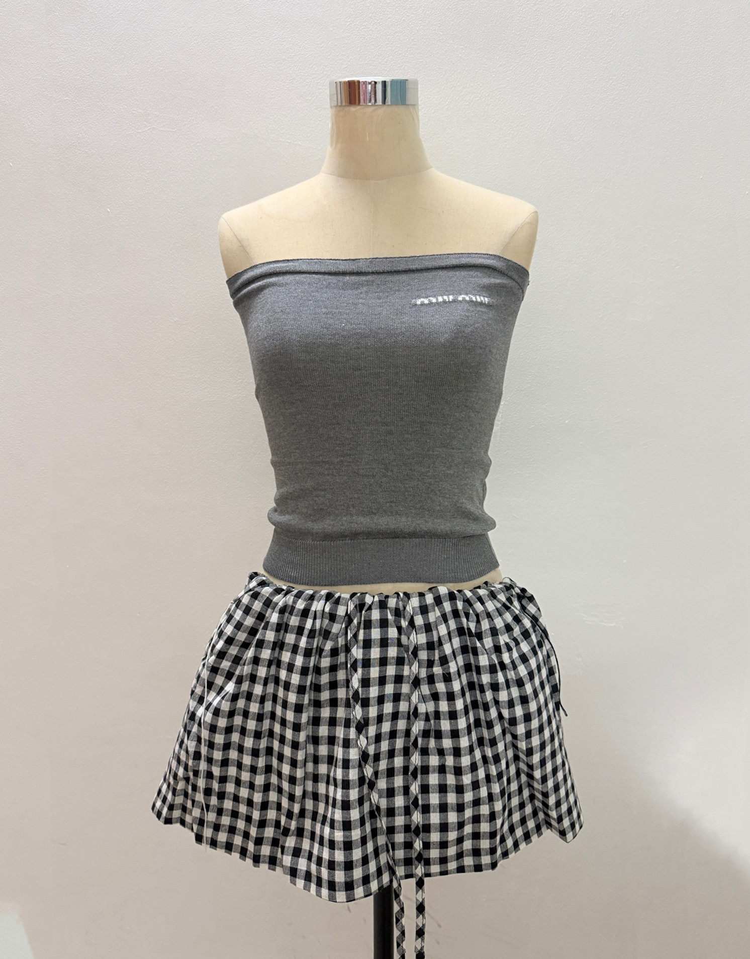 너 ~ 중 게으른 llan 사설 서비스 miu 세트 순수한 욕망 센스 레트로 니트 튜브탑 체크무늬 꽃밭 반 스커트 세트 그룹