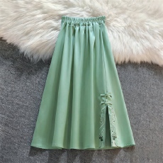 批发2025年秋季新款新中式国风盘扣刺绣半身裙高腰a字小个子显瘦中裙