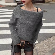 批发2025秋冬新款日系女士新款可爱侧边绑带露肩毛绒绒套头针织衫