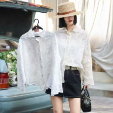 批发2026春款法式纯色棉刺绣绣花<b class='q'>衬衫</b>女单排扣翻领文艺气质宽松上衣潮