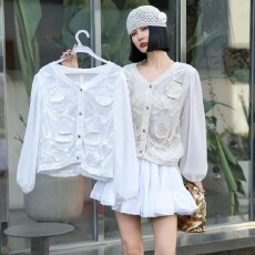 批发2026春季钩花独特别致小衫蕾丝短款v领雪纺泡泡袖刺绣打底衫女