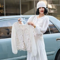 批发2026春季钩花独特别致小衫蕾丝短款v领雪纺泡泡袖刺绣打底衫女