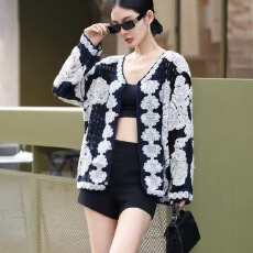 批发2026春季法式高级感<b class='q'>镂空</b>钩花上衣女大码胖mm时尚复古显瘦针织开<b class='q'>衫</b>